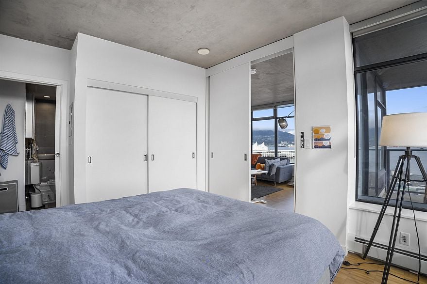 1401 108 W Cordova Street