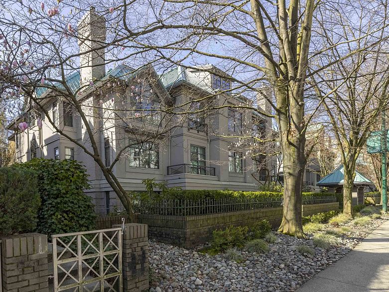 E102 628 W 12th Avenue