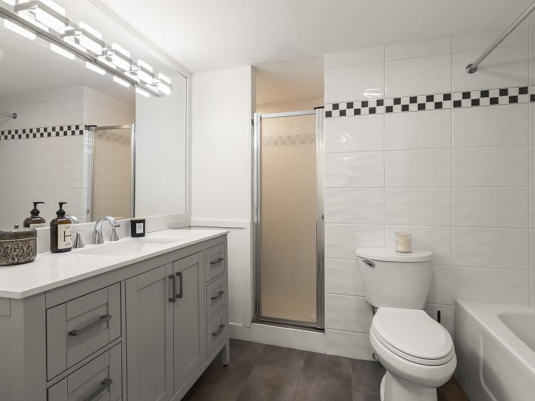 1102 5425 Yew Street