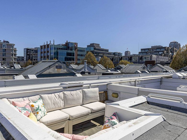 210 655 W 7th Avenue