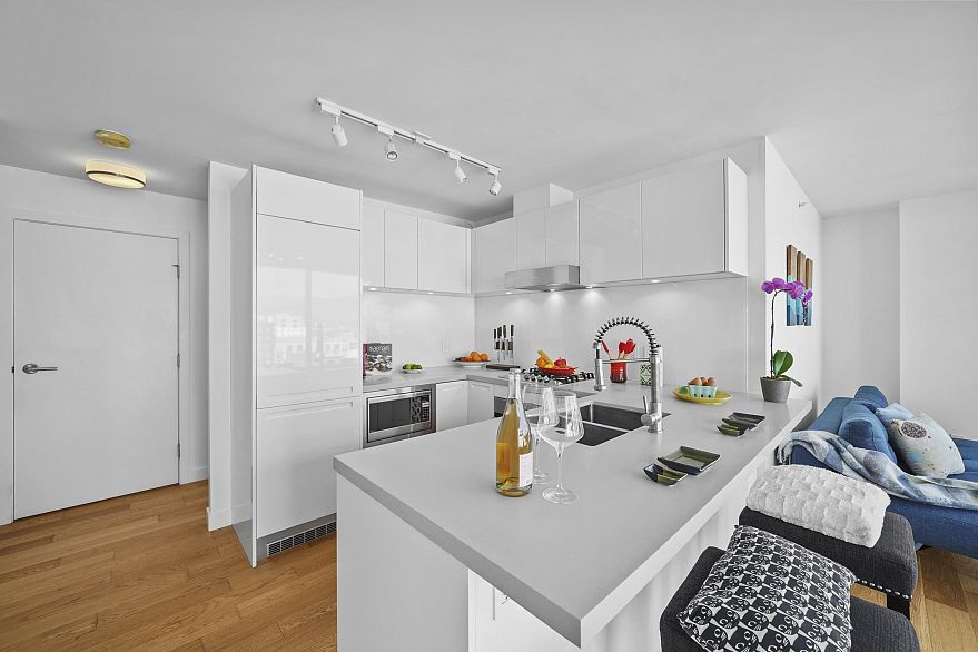 1205 188 Keefer Street