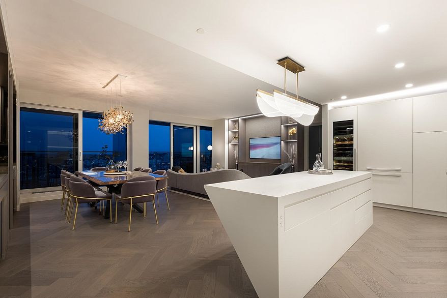 4806 1480 Howe Street