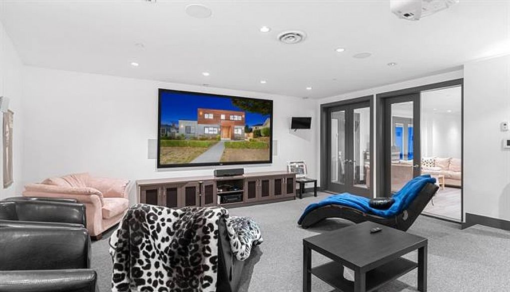 7493 Gatineau Place