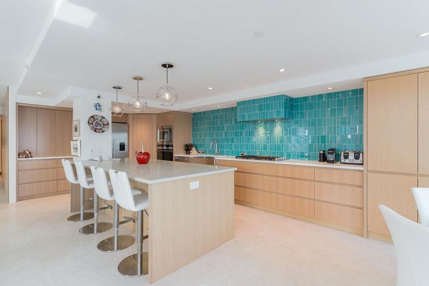 1402 837 W Hastings Street