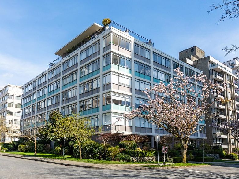 304 1975 Pendrell Street