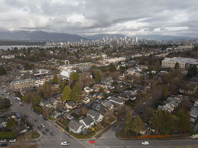 1 2755 W 11th Avenue