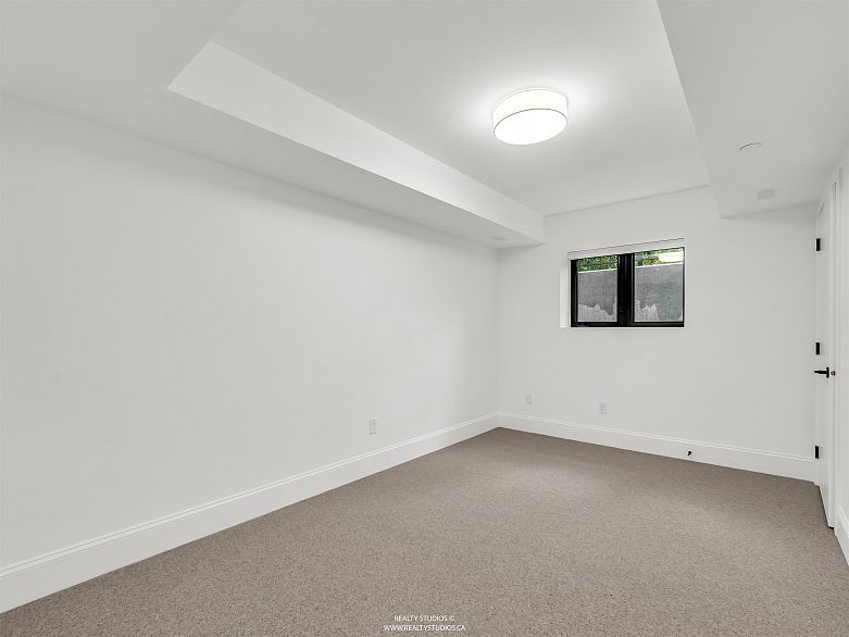 3 4088 Maple Crescent