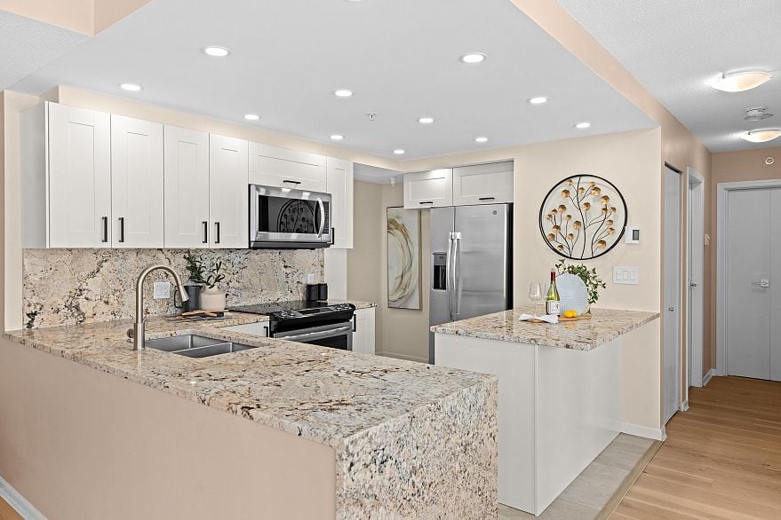 1601 1228 Marinaside Crescent