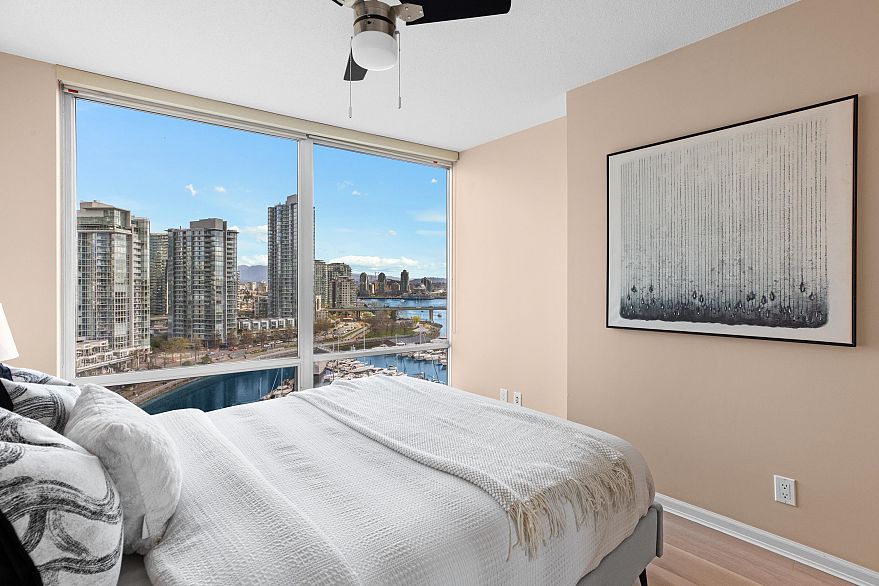 1601 1228 Marinaside Crescent