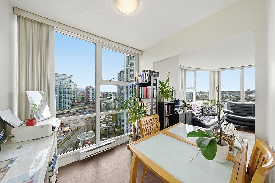 1808 193 Aquarius Mews