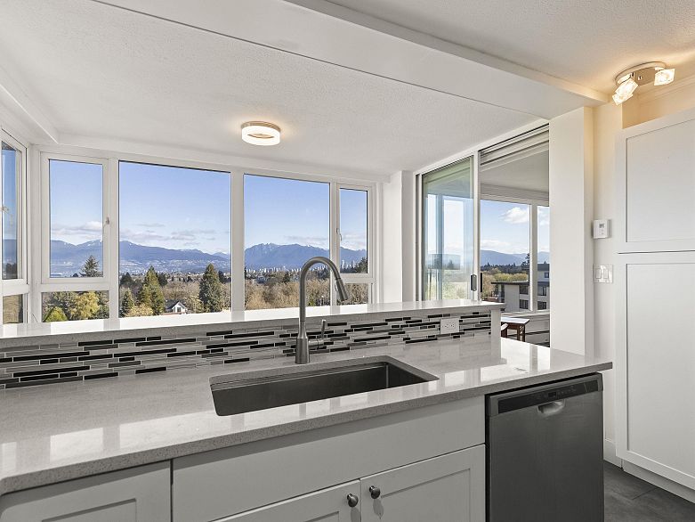 1102 5425 Yew Street