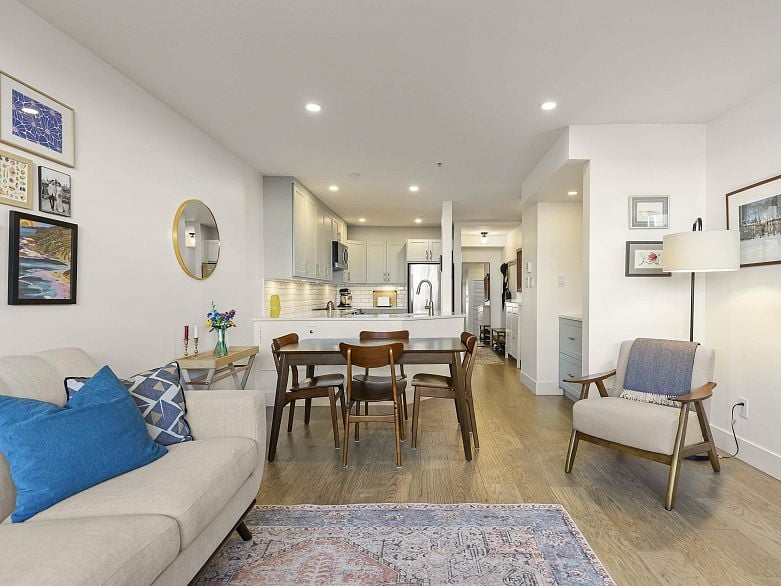 102 2287 W 3rd Avenue