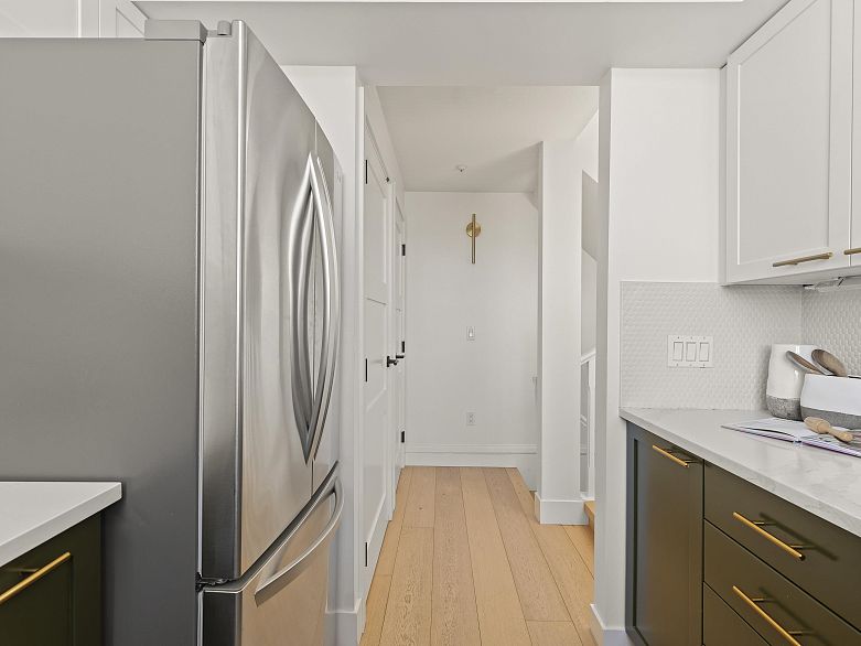 210 655 W 7th Avenue