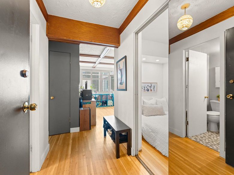 304 1975 Pendrell Street