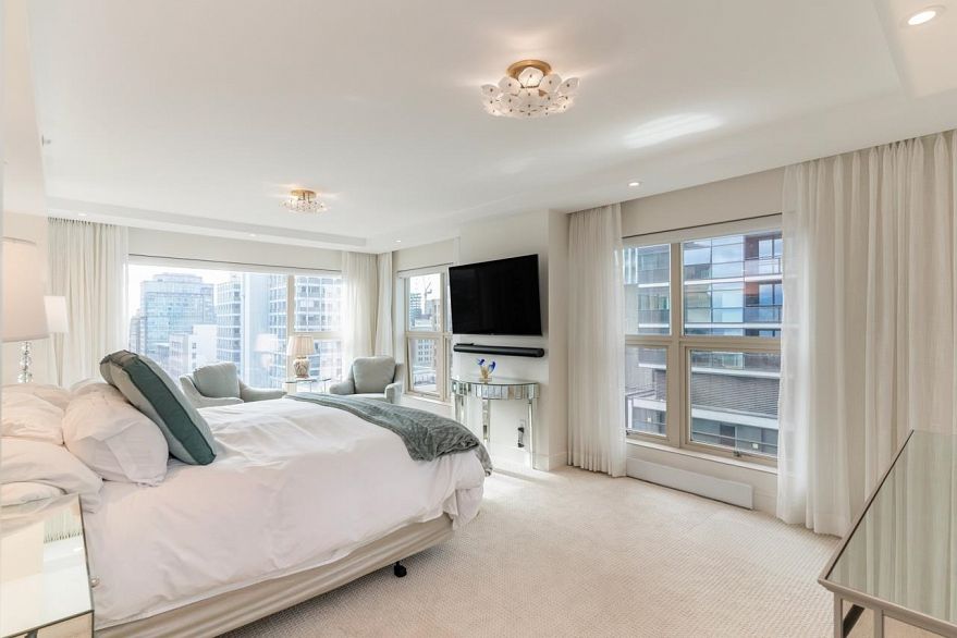 1402 837 W Hastings Street