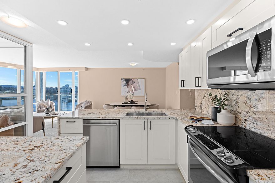 1601 1228 Marinaside Crescent