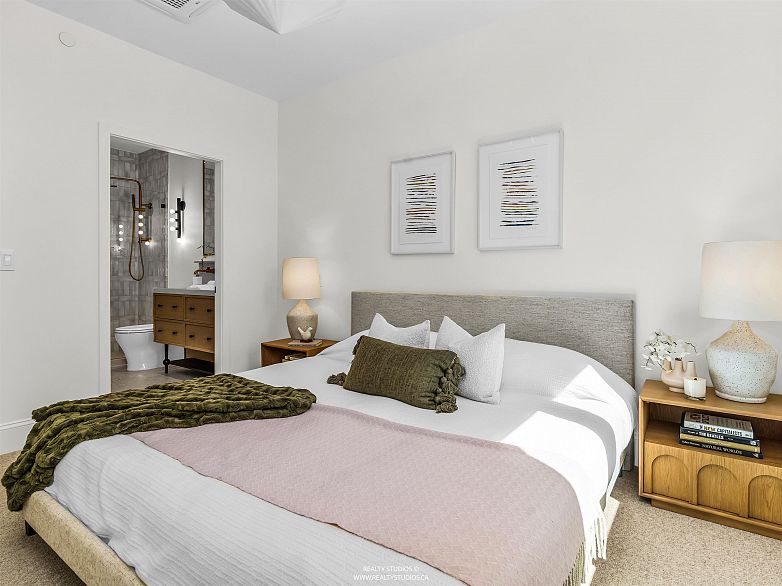 3 4088 Maple Crescent