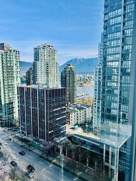 1808 1200 W Georgia Street