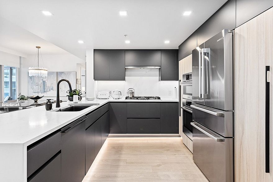 1604 1205 W Hastings Street