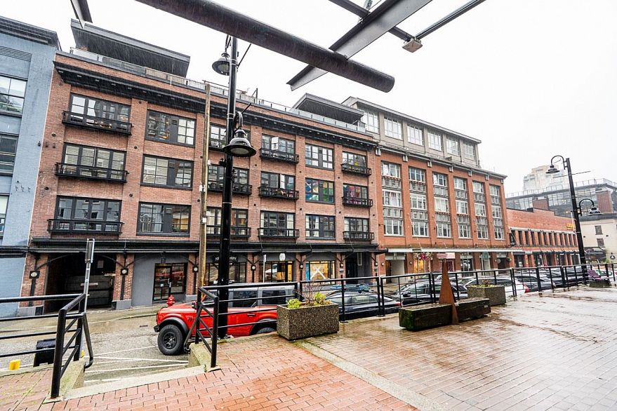 406 1072 Hamilton Street