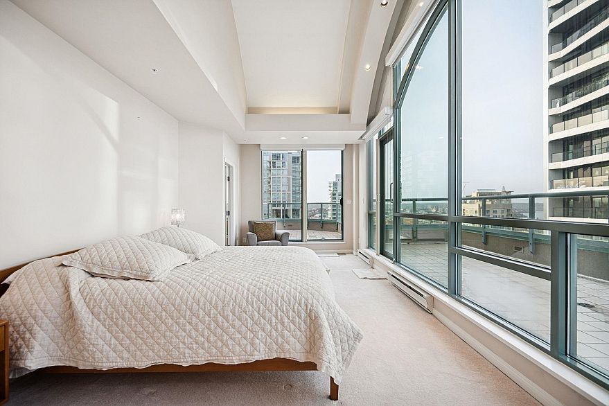 PH 3-4 1383 Howe Street