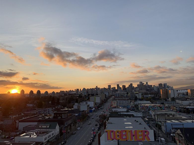 1110 933 E Hastings Street