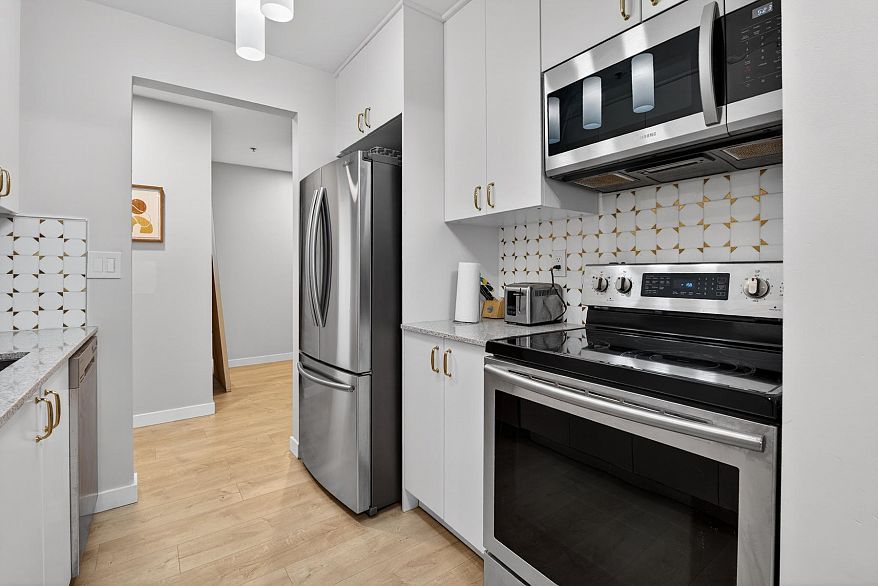 311 1010 Howe Street