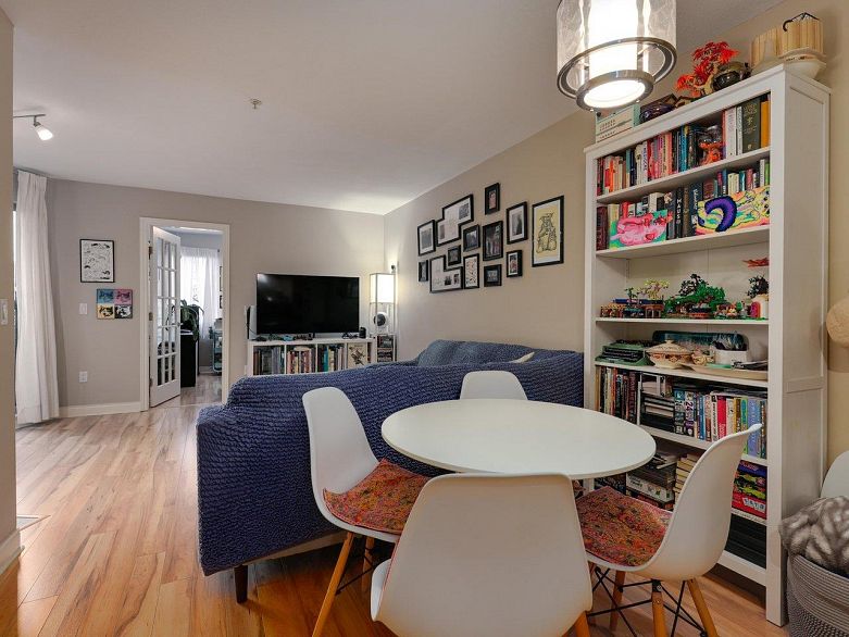 209 688 E 16th Avenue