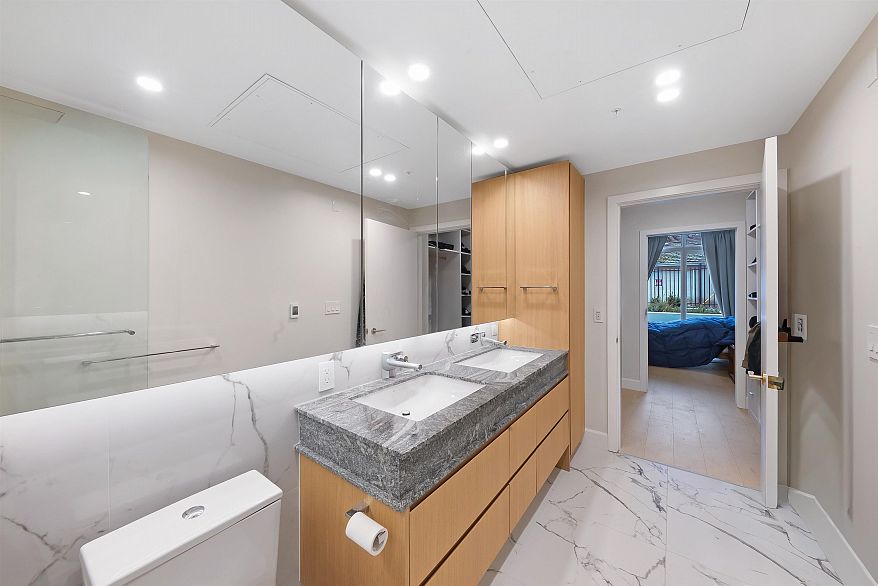 102 3668 W 10th Avenue