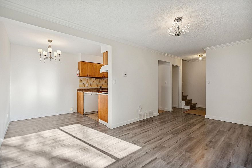 121 3461 E 49th Avenue