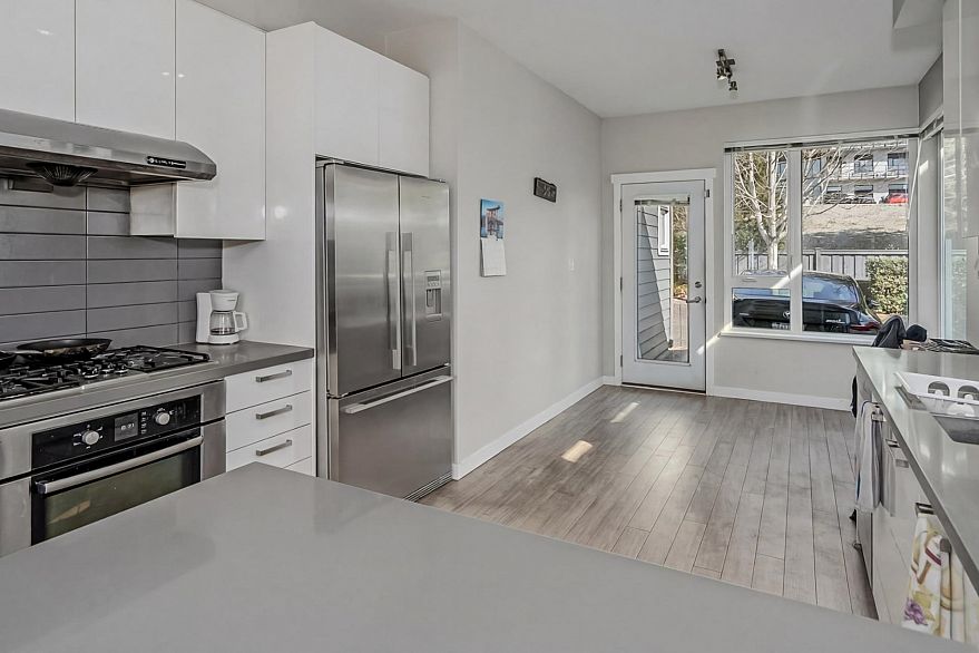 3107 E Kent Avenue North Avenue