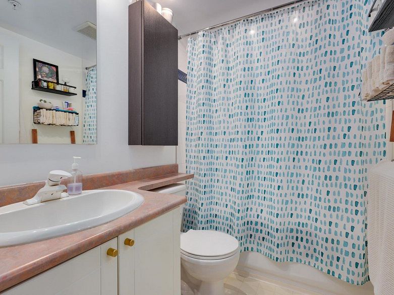 209 688 E 16th Avenue