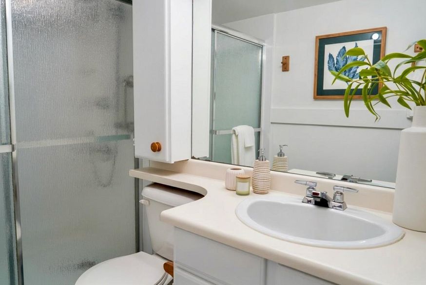 503 1740 Comox Street