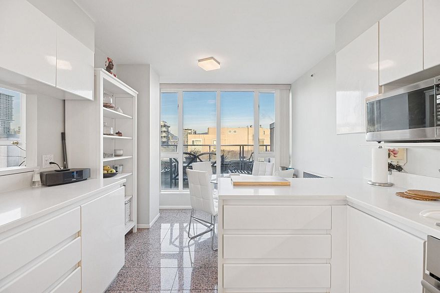 PH5 950 Cambie Street