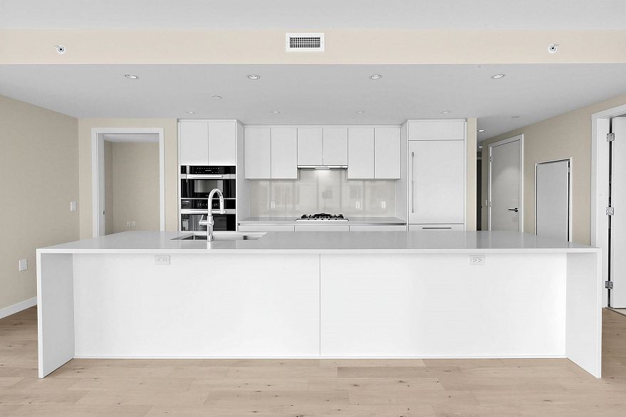 803 485 W 42nd Avenue