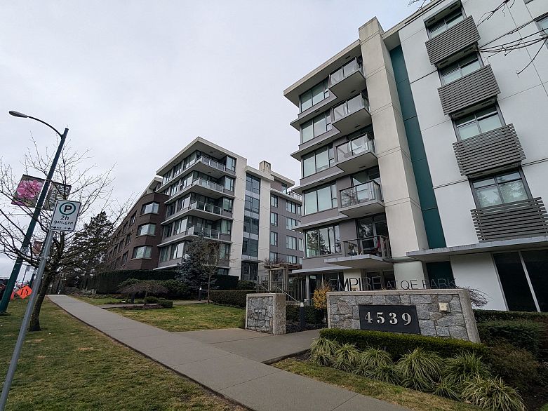 202 505 W 30th Avenue