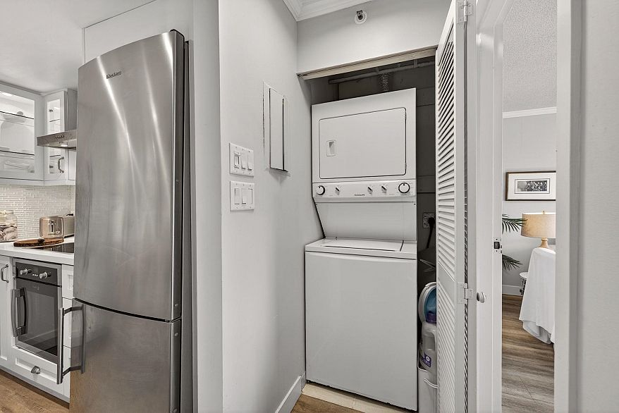 1108 1060 Alberni Street