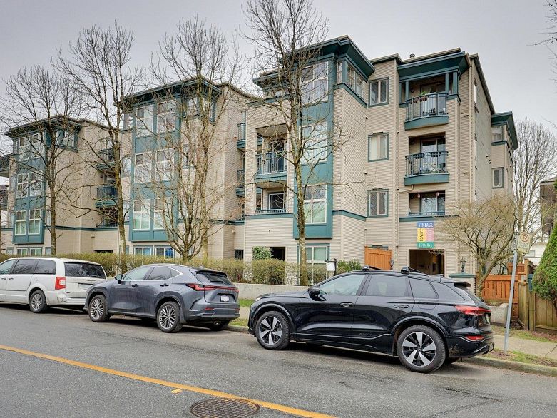 209 688 E 16th Avenue