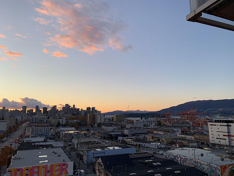 1110 933 E Hastings Street