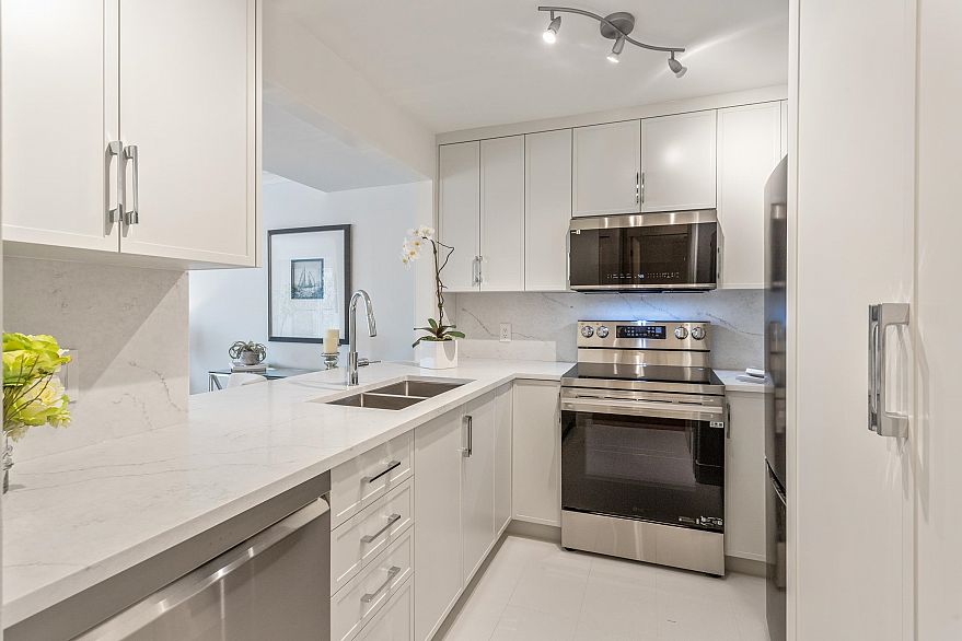 302 3590 W 26th Avenue