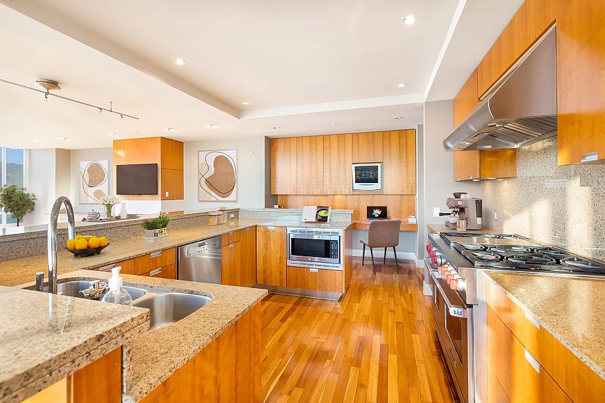 3102 1077 W Cordova Street