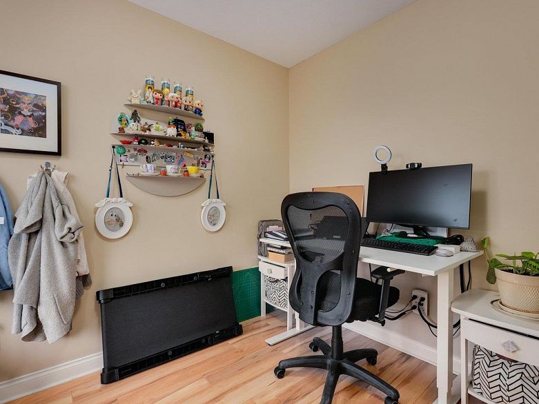 209 688 E 16th Avenue