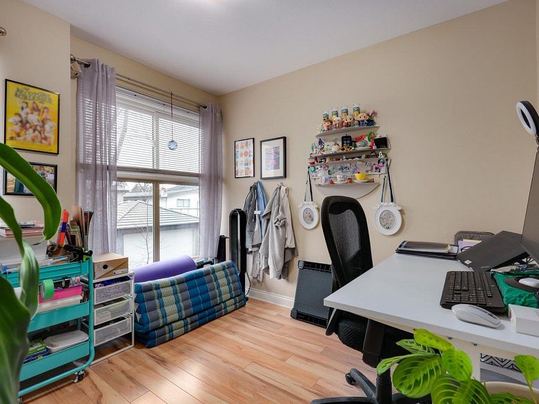 209 688 E 16th Avenue