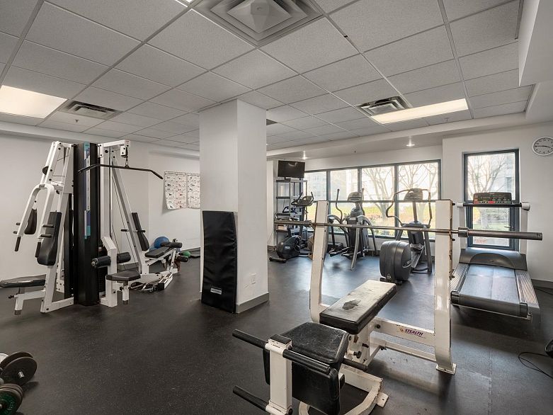 1201 183 Keefer Place