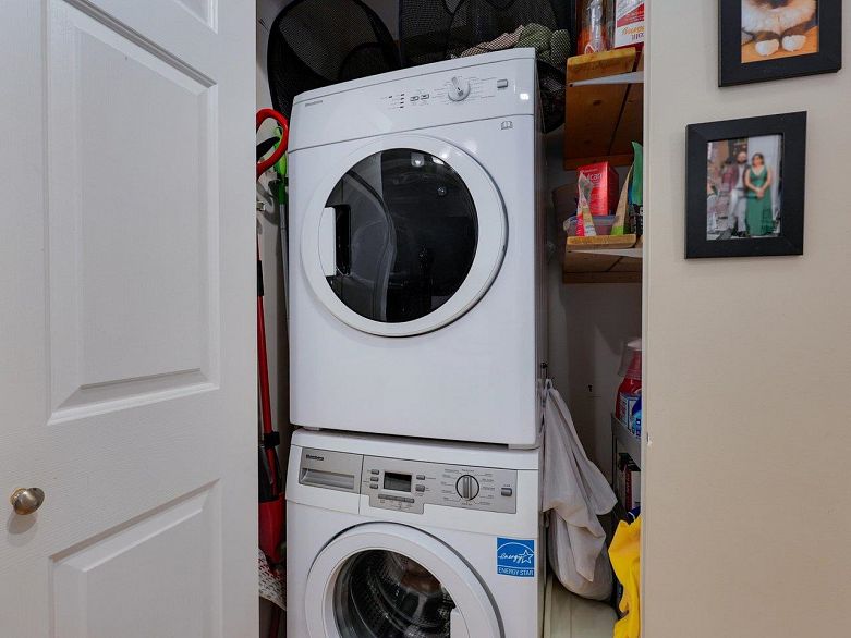 209 688 E 16th Avenue