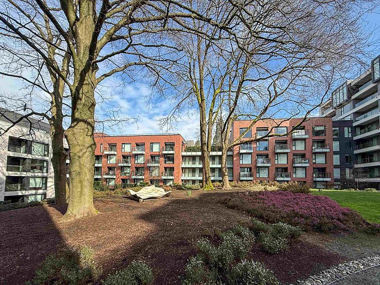 101 7128 Adera Street