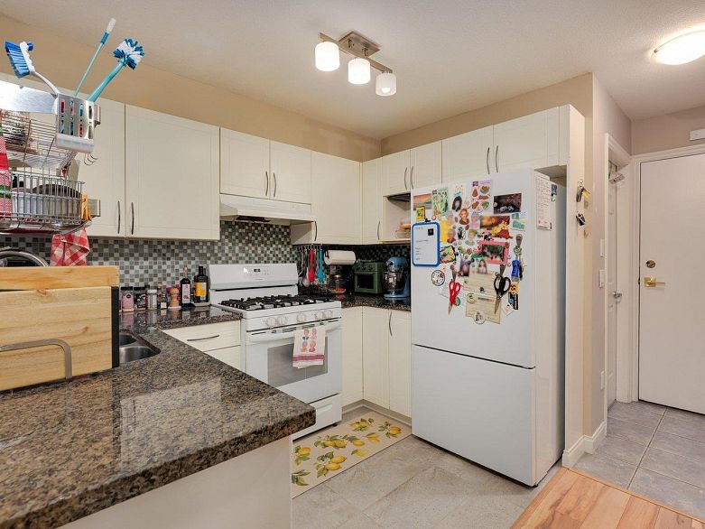 209 688 E 16th Avenue