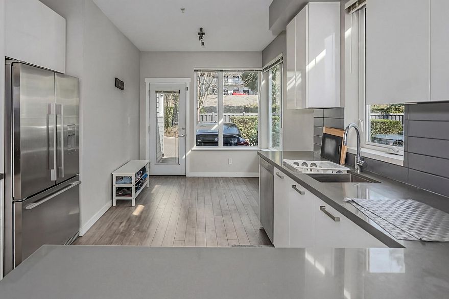 3107 E Kent Avenue North Avenue