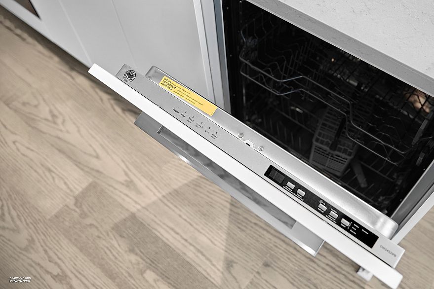 911 6138 Birney Avenue