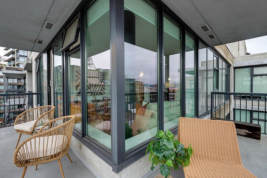 1102 66 W Cordova Street